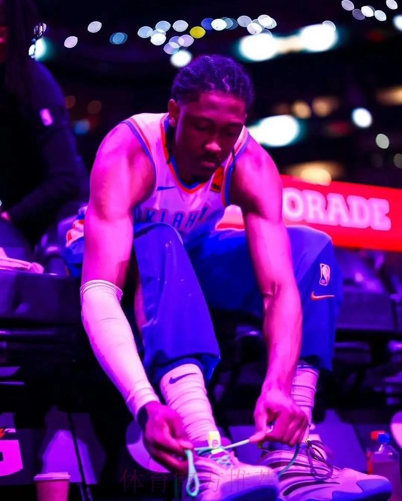 亚历山大快速推反击 助杰伦威上篮得分